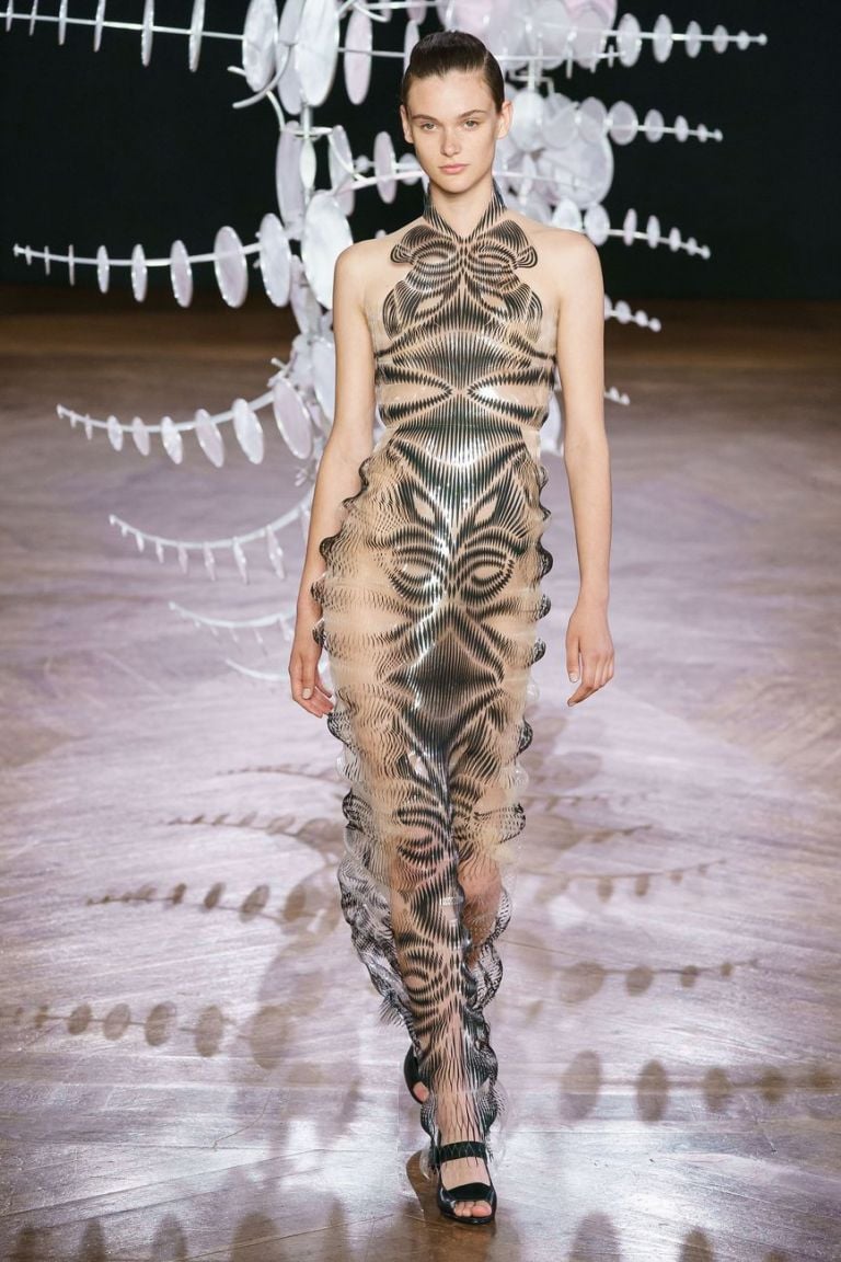 Iris van Herpen, collezione autunno inverno 2019 2020. Paris Fashion Week. Courtesy Iris van Herpen