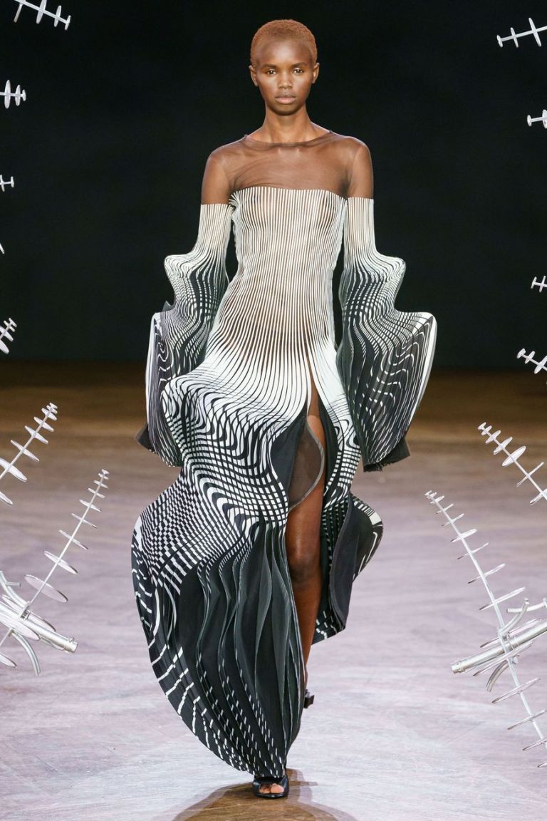 Iris van Herpen, collezione autunno inverno 2019 2020. Paris Fashion Week. Courtesy Iris van Herpen