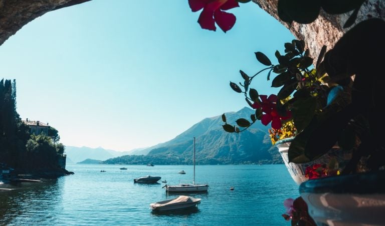 Lago di Como, Varenna, photo Antonio Gabola, fonte Unsplash