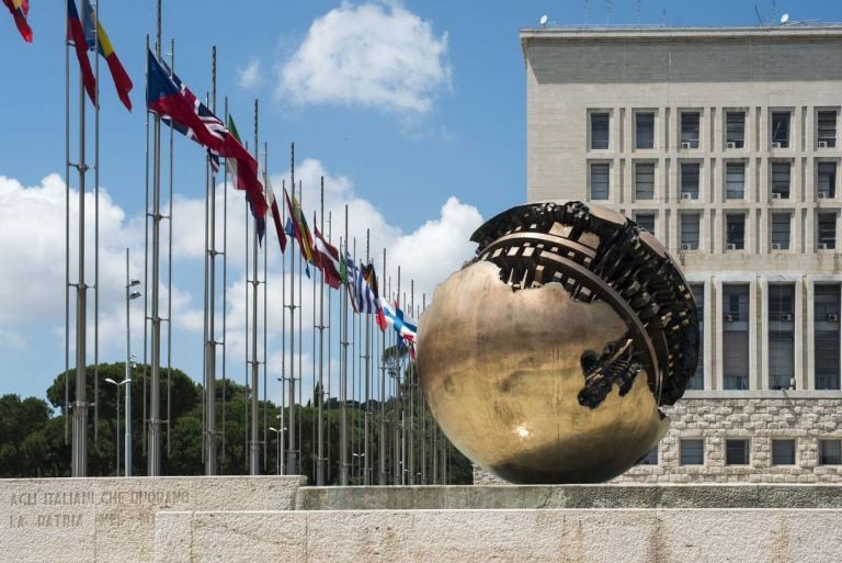 MAECI - Ministero degli Affari Esteri. Dettaglio della facciata con la Sfera grande di Arnaldo Pomodoro. Photo Giorgio Benni