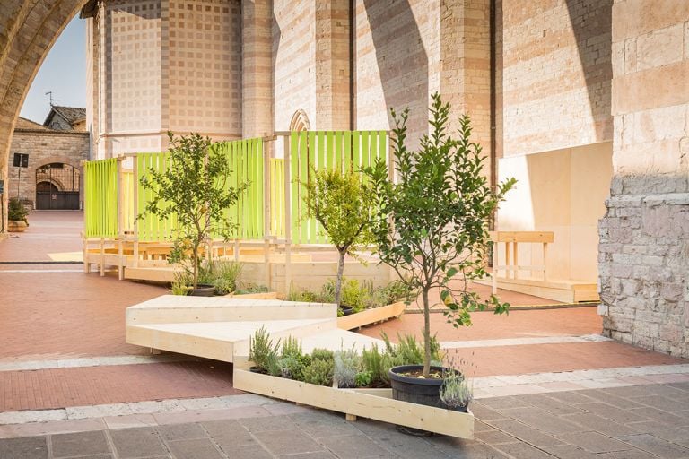 L’installazione di Open Design School per UniversoAssisi 2019, Basilica di Santa Chiara – Assisi. Foto Michael Marzi