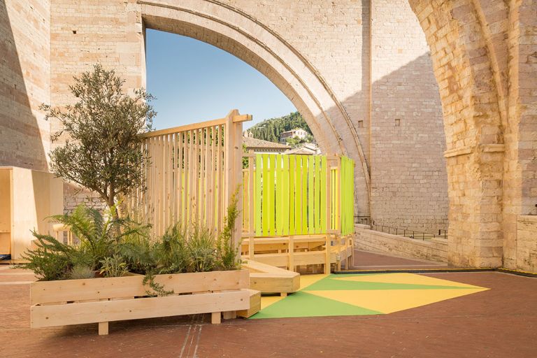 L’installazione di Open Design School per UniversoAssisi 2019, Basilica di Santa Chiara – Assisi. Foto Michael Marzi