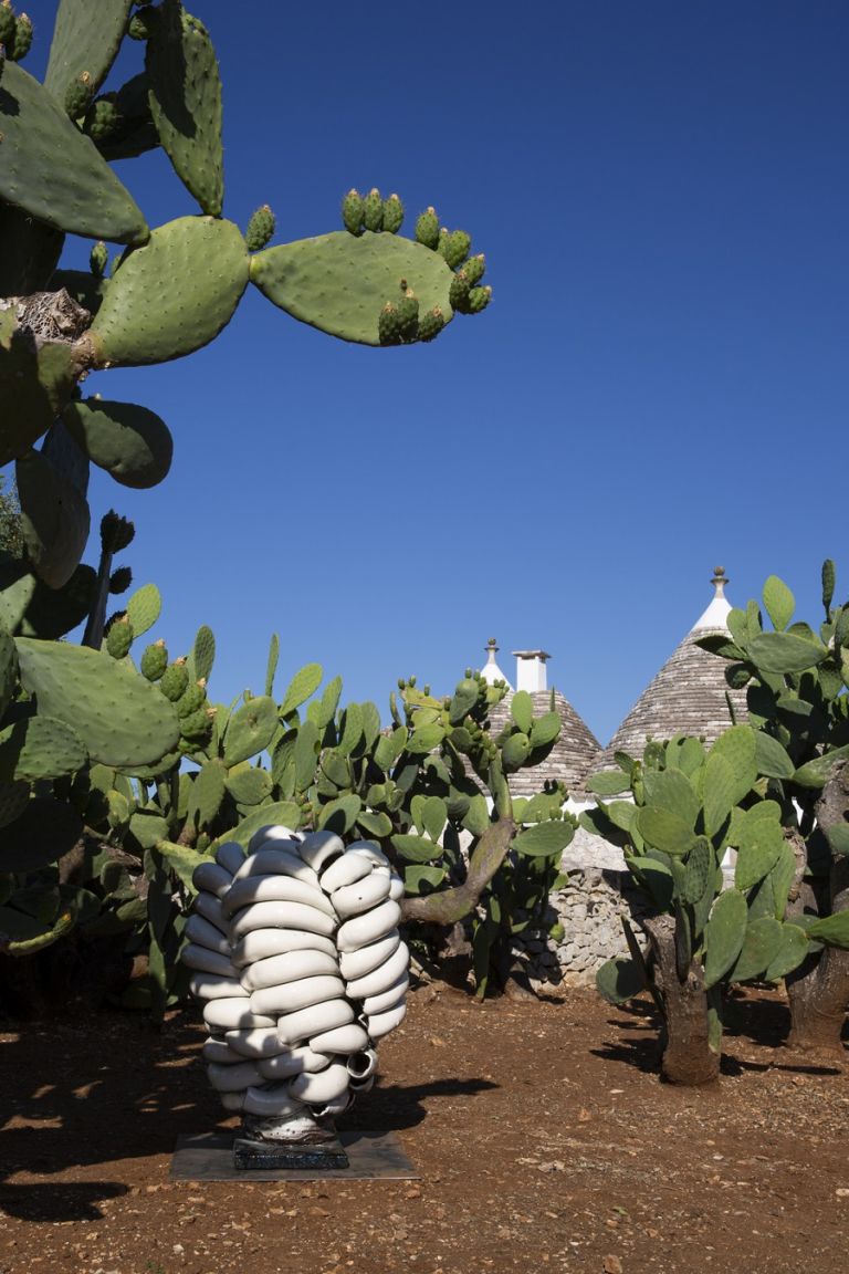 Morfologia delle Meraviglie, dal 21 luglio al 18 agosto 2019, Contrada Galante, Ostuni. A cura di Lorenzo Madaro. Foto Alessandra Vinci Courtesy Officine Saffi