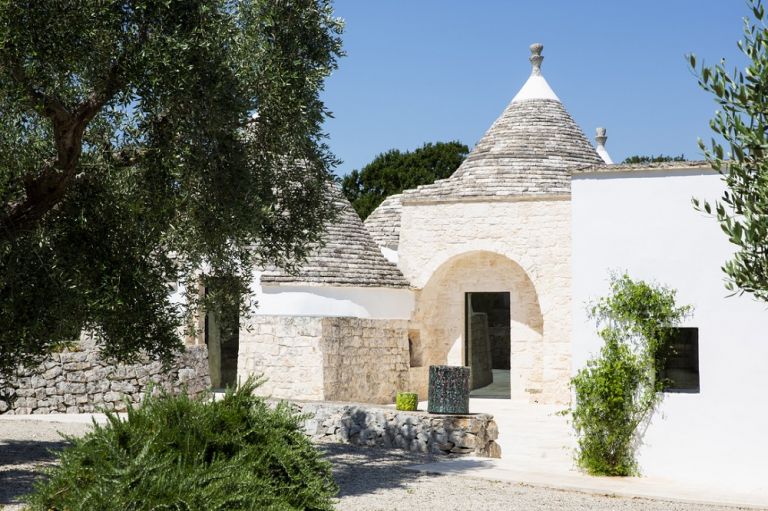 Morfologia delle Meraviglie, dal 21 luglio al 18 agosto 2019, Contrada Galante, Ostuni. A cura di Lorenzo Madaro. Veduta dell’allestimento. Opera: Paolo Gonzato, Copy. Foto Alessandra Vinci Courtesy Officine Saffi