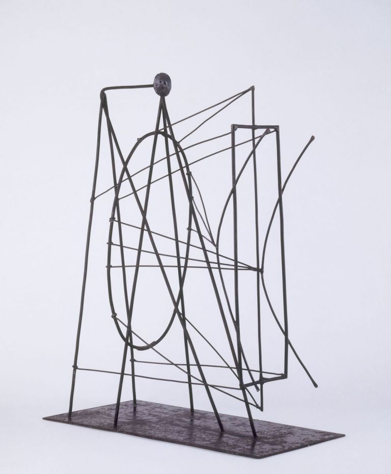 Pablo Picasso, Figure (Projet pour un monument à Guillaume Apollinaire), Paris, Fall 1928, iron wire and sheet metal, 19 2/3" x 7 x 15 3/4", Musée national Picasso-Paris. Dation of the Estate of the Artist, 1979 © Succession Picasso 2019