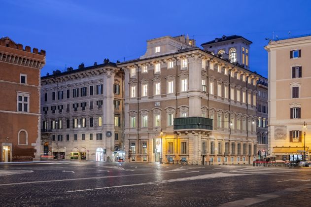 Palazzo Bonaparte di Roma, esterno