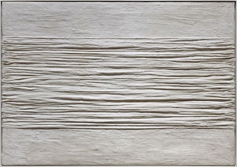 Piero Manzoni, Achrome, 1958, caolino e tela grinzata, 70 x 100 cm. Collezione Intesa Sanpaolo. Gallerie d’Italia Piazza Scala, Milano