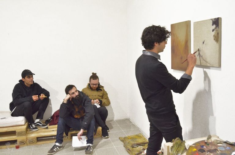 Quarto appuntamento di OPENWORK, a focus on paintings Giulio Saverio Rossi Saverio Verini; Giulio Saverio Rossi al lavoro; SenzaBagno, Pescara, 2019, photo Pierluigi Fabrizio