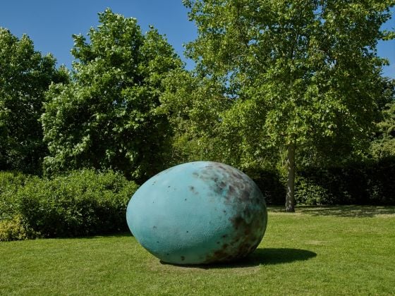 Joanna Rajkowska, The Hatchling, 2019, Letrangere, Frieze sculpture 2019, ph. Stephen White