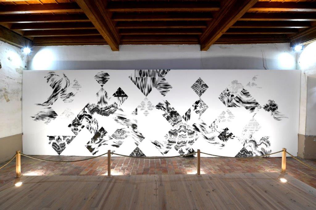 Abdelkader Benchamma Symétries et soupirs, 2019, encre, 3.30 x 10 m @ Luc Jennepin