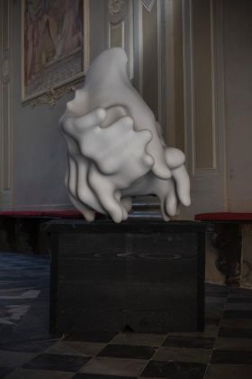 Filippo Ciavoli, Corallo, installation view, Battistero del Duomo di Pietrasanta, 2019. Courtesy Duomo di Pietrasanta-Collegiata di San Martino