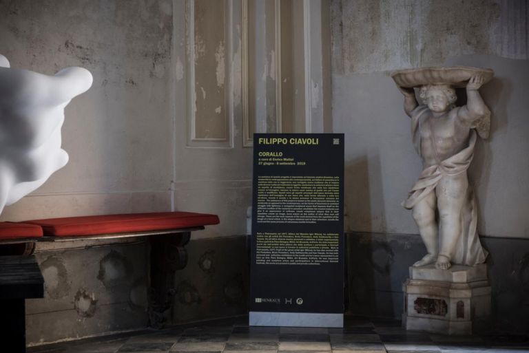 Filippo Ciavoli, Corallo, installation view, Battistero del Duomo di Pietrasanta, 2019. Courtesy Duomo di Pietrasanta-Collegiata di San Martino