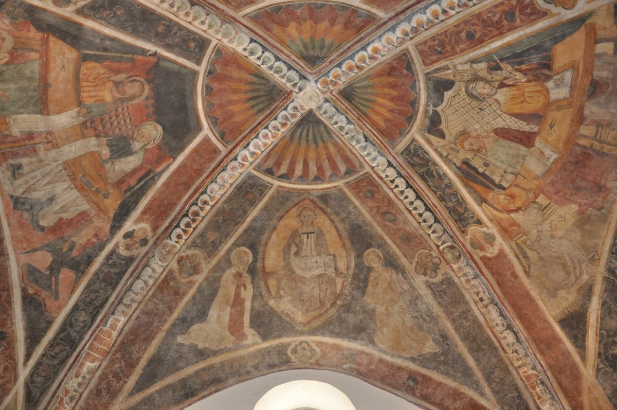 Serravalle, San Michele, interno, particolare della volta, Cristo in Mandorla