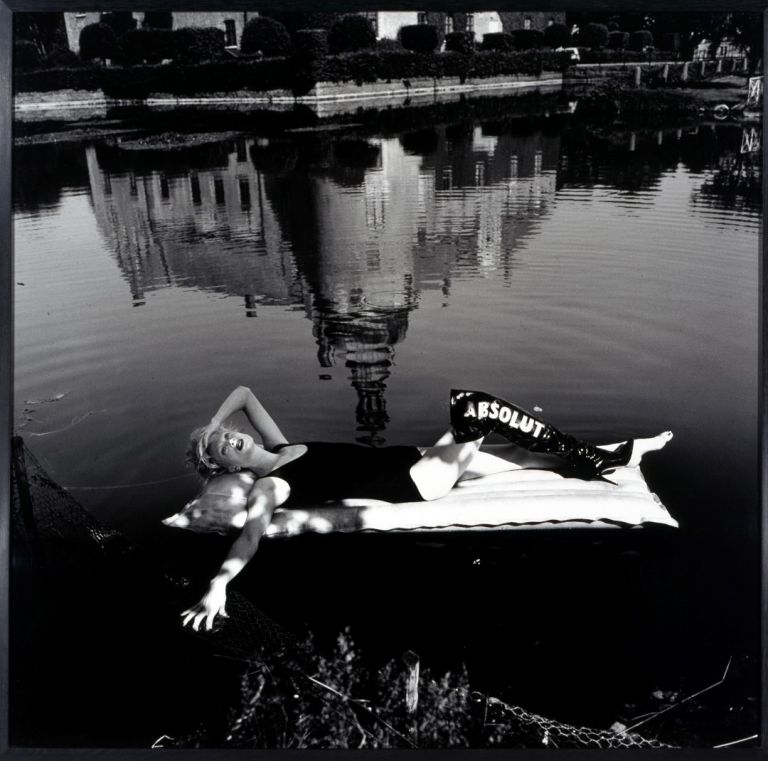 AAC Helmut Newton Absolut Blahnik 1995, courtesy Spritmuseum, Stockholm