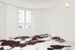 Bea Bonafini, Chambre Dix, 2018. Pastel on wool and nylon carpet inlay, 440x400 cm. Site specific commission for Sans titre (2016). Ceramics by Paloma Proudfoot