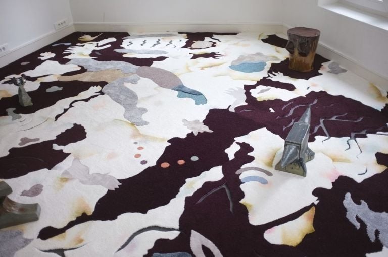 Bea Bonafini, Chambre Dix, 2018. Pastel on wool and nylon carpet inlay, 440x400 cm. Site specific commission for Sans titre (2016). Ceramics by Paloma Proudfoot