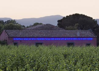 Claire Fontaine, Ettore Majorana, 2019, neon a parte, cornice, cavi e trasformatori, 120 x 270 x 17.000 mm, Planeta, Sciaranuova, Passopisciaro (Castiglione di Sicilia), Courtesy dell'artista, foto: Andrea Cristaldi