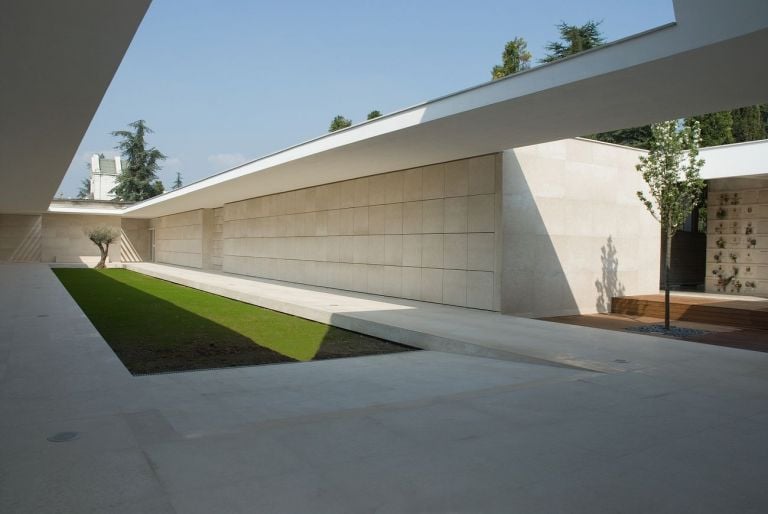 Camillo Botticini, Cimitero a Bagnolo Mella 2009. Photo Emanuela Casagrande