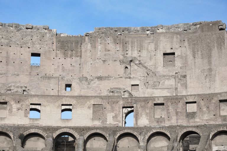 Colosseo, Roma, rattoppi. Photo © Irene Fanizza