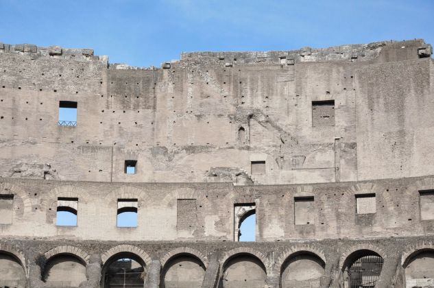 Colosseo, Roma, rattoppi. Photo © Irene Fanizza