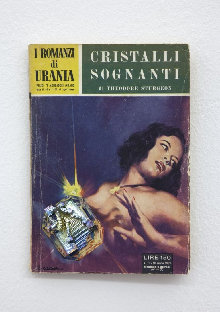 Elisa Sighicelli, The Dreaming Jewels, 2015, The Dreaming Jewels in edizione italiana, Urania Mondadori, 1953 con cristallo di bismuto. Photo credit Sebastiano Pellion di Persano