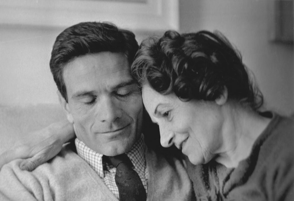 Pasolini e il legame con le donne della sua vita in una mostra fotografica in provincia di Parma