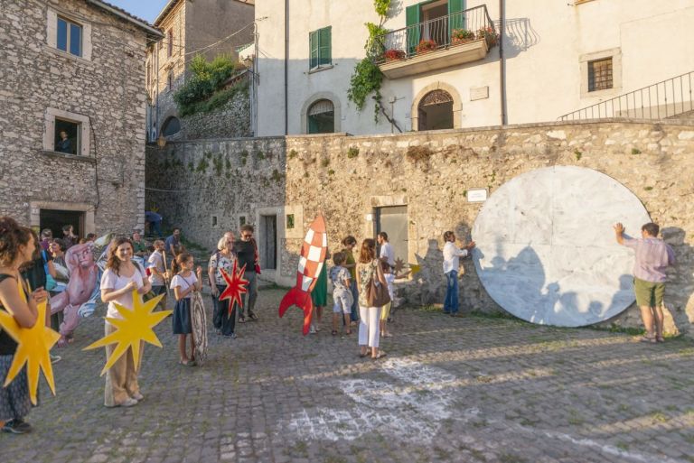 Franca (Adelaide Cioni e Fabio Giorgi Alberti), Tutto fuorché la luna, 2019, performance