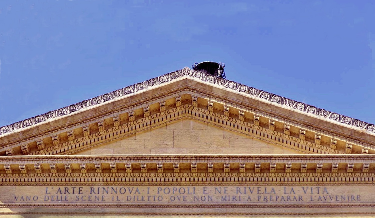 Frontone del Teatro Massimo di Palermo