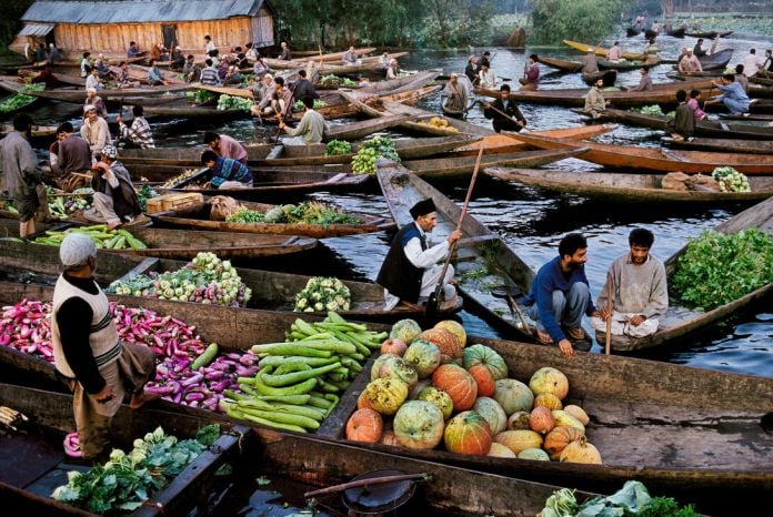 Srinagar, Kashmir, 1996 © Steve McCurry