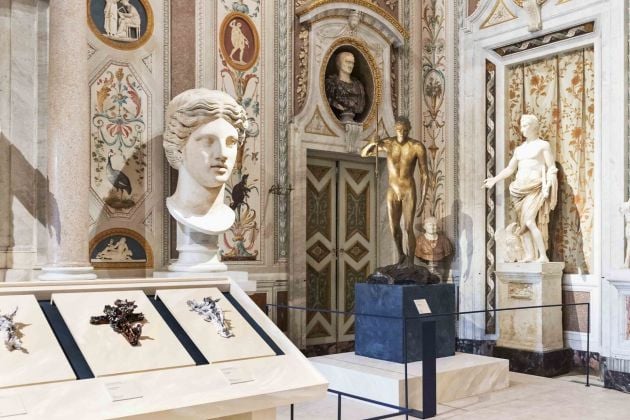 Lucio Fontana. Terra e Oro, installation view at Galleria Borghese, Roma 2019, photo Niccolò Ara © Fondazione Lucio Fontana by SIAE 2019