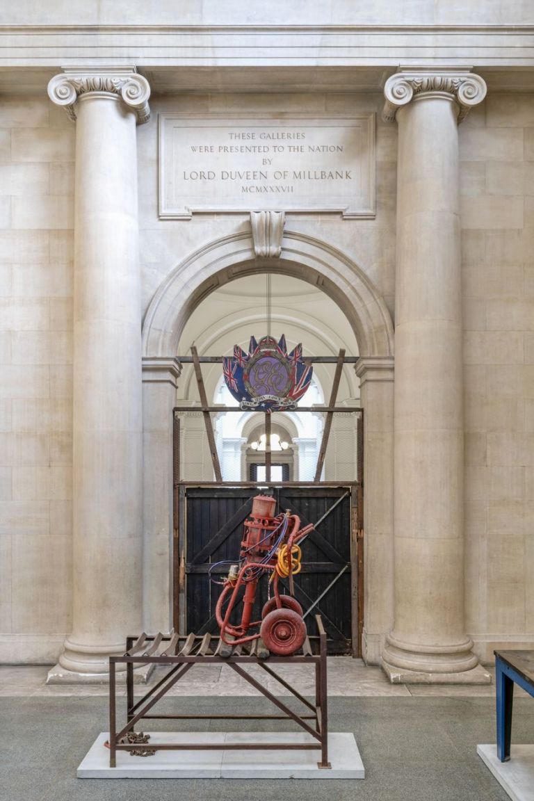 Mike Nelson, The Asset Strippers, 2019. Installation view at Tate Britain, Londra 2019. Photo Tate (Matt Greenwood)