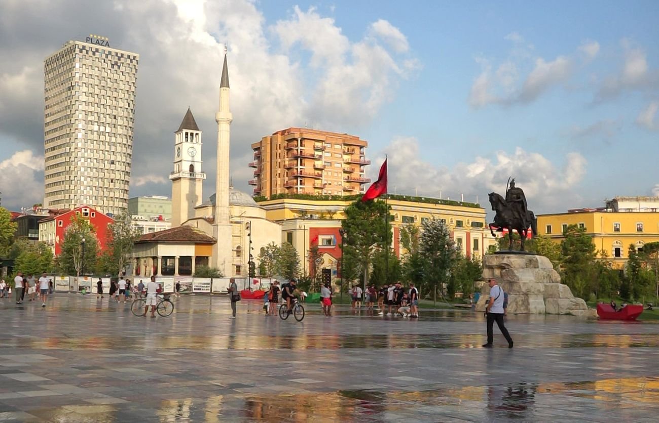 Piazza Skanderbeg, Tirana. Photo Marco Carlone