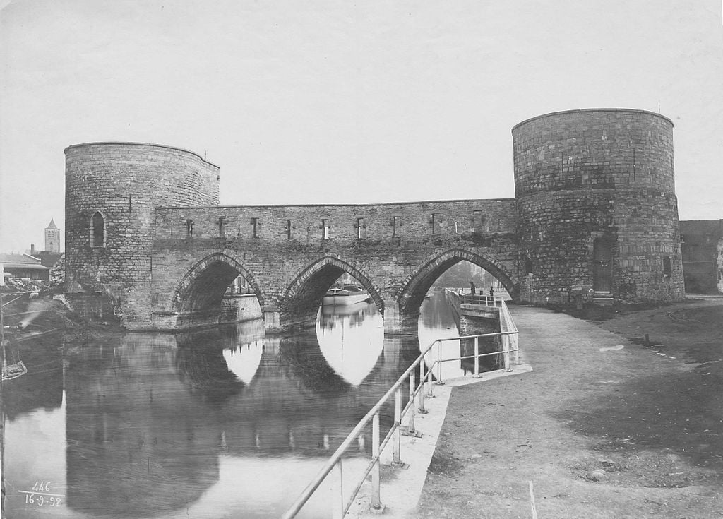 Pont des Trous, Tournai, 1892 via Wikipedia