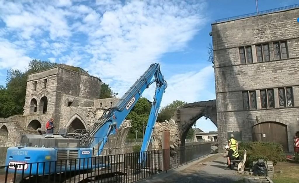 La demolizione del Pont des Trous nella città belga di Tournai e le facili indignazioni
