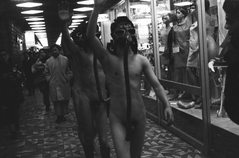 Rituals of Completely Naked Walks with Gas Masks by Hanaga Mitsutoshi (courtesy of Mitsutoshi Hanaga Project Committee)