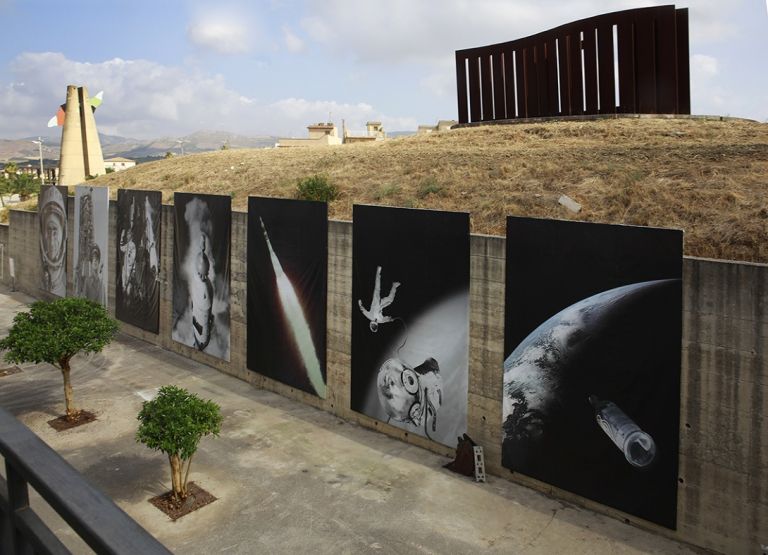 © Gibellina PhotoRoad 2019_Sputnik di Joan Fontcuberta (foto di Camilla Marinelli)