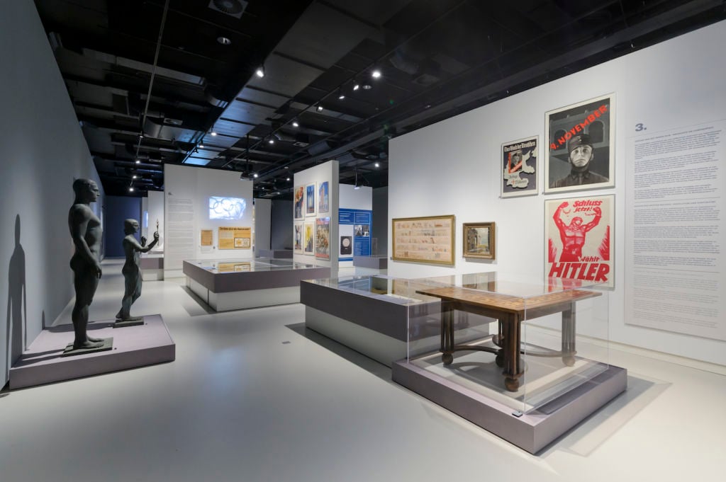 Il Terzo Reich in mostra al Design Museum Den Bosch nei Paesi Bassi. E vengono vietati i selfie