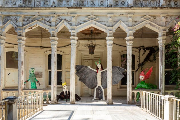 Monster Chetwynd, The Gorgon’s Playground, 2019 Sculptural installation 282 × 600 × 345 cm Courtesy the artist and Sadie Coles HQ, London. Commissioned by the 16th Istanbul Biennial. Produced and presented with the support of Koç Holding. Ph. Sahir Ugur Eren