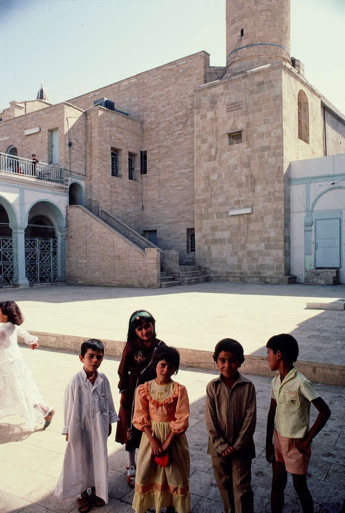 Children in front of the Nabi Yunus mosque, Mosul, Iraq, July 1983 © Yasser Tabbaa Archive, courtesy of Aga Khan Documentation Center at MIT