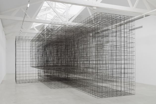 Antony Gormley, Matrix II, 2014. 6 mm mild steel reinforcing mesh, 550 x 750 x 1500 cm. Installation view, Galerie Thaddaeus Ropac, Pantin, France © the artist. Photo Charles Duprat, Paris