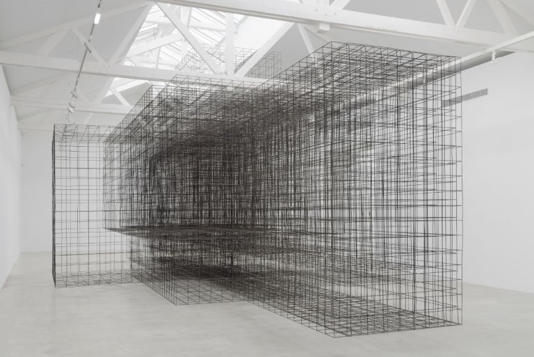 Antony Gormley, Matrix II, 2014. 6 mm mild steel reinforcing mesh, 550 x 750 x 1500 cm. Installation view, Galerie Thaddaeus Ropac, Pantin, France © the artist. Photo Charles Duprat, Paris