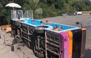 The Bus Pool, la nuova installazione di Benedetto Bufalino