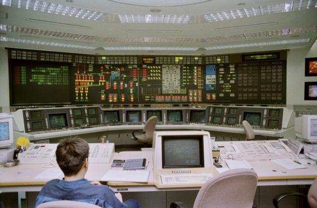 Centrale nucleare di Kashiwazaki-Kariwa, sala di controllo, Kashiwazaki, Giappone, 1998 © Armin Linke, 1998