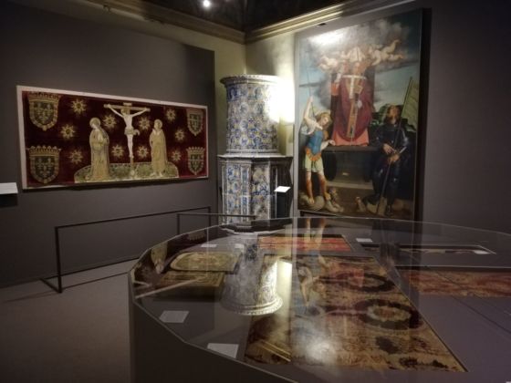 Fili d'oro e dipinti di seta. Installation view at Castello del Buonconsiglio, Trento 2019