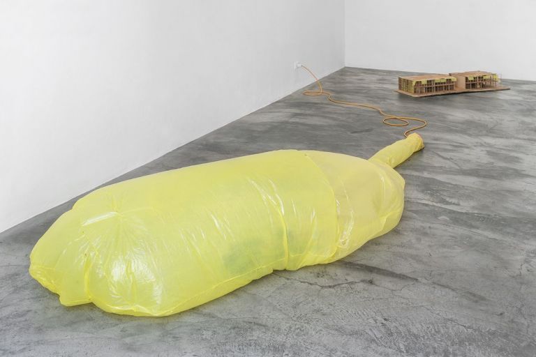 Ian Kiaer, Ping Murmer, 2019. Installation view at BASE _ Progetti per l’arte, Firenze 2019. Photo Leonardo Morfini