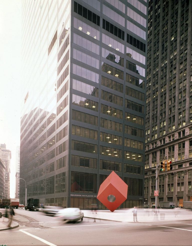 Isamu Noguchi, Red Cube, 1968