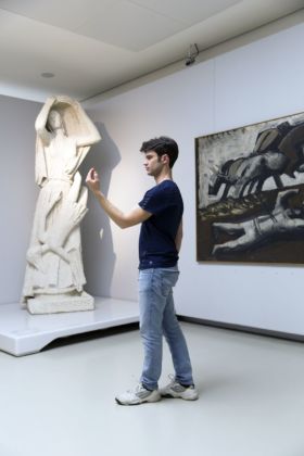 Jacopo Martinotti, La Battaglia di Legnano, 2018, performance al Museo del Novecento di Milano. Photo Alessandro Calabrese