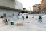 Jacopo Martinotti, Roma 1930, 2019, performance, piazzale del Museo MAXXI di Roma, credito dell’installazione One and Twenty One Chairs, Adrian Paci. Photo Stella Karafili