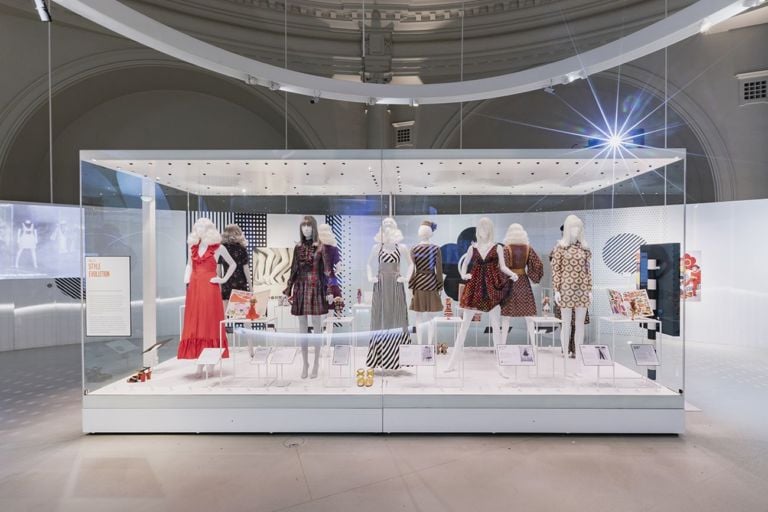 Mary Quant. Exhibition view at Victoria and Albert Museum, Londra 2019