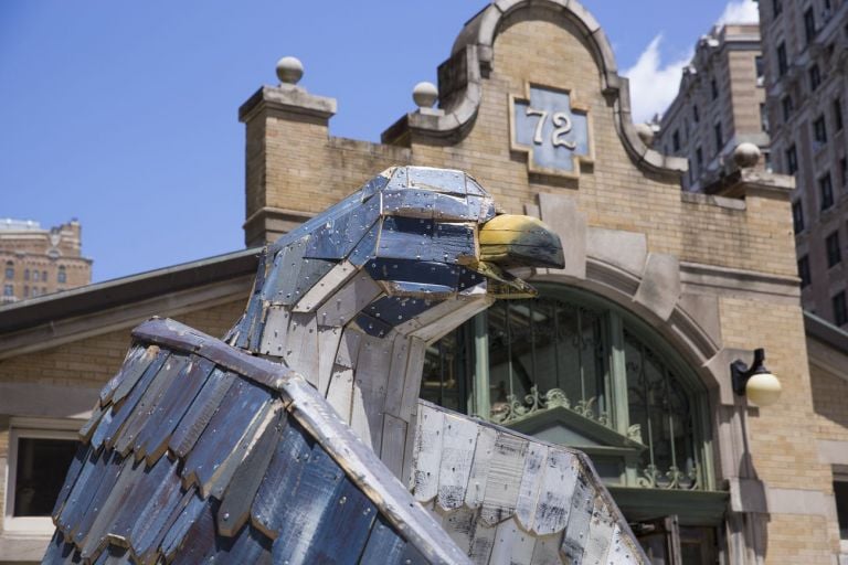 Nicolas Holiber, Birds on Broadway, the Audubon Sculpture Project. Peregrine Falcon, 2019. Photo Nicolas Holiber